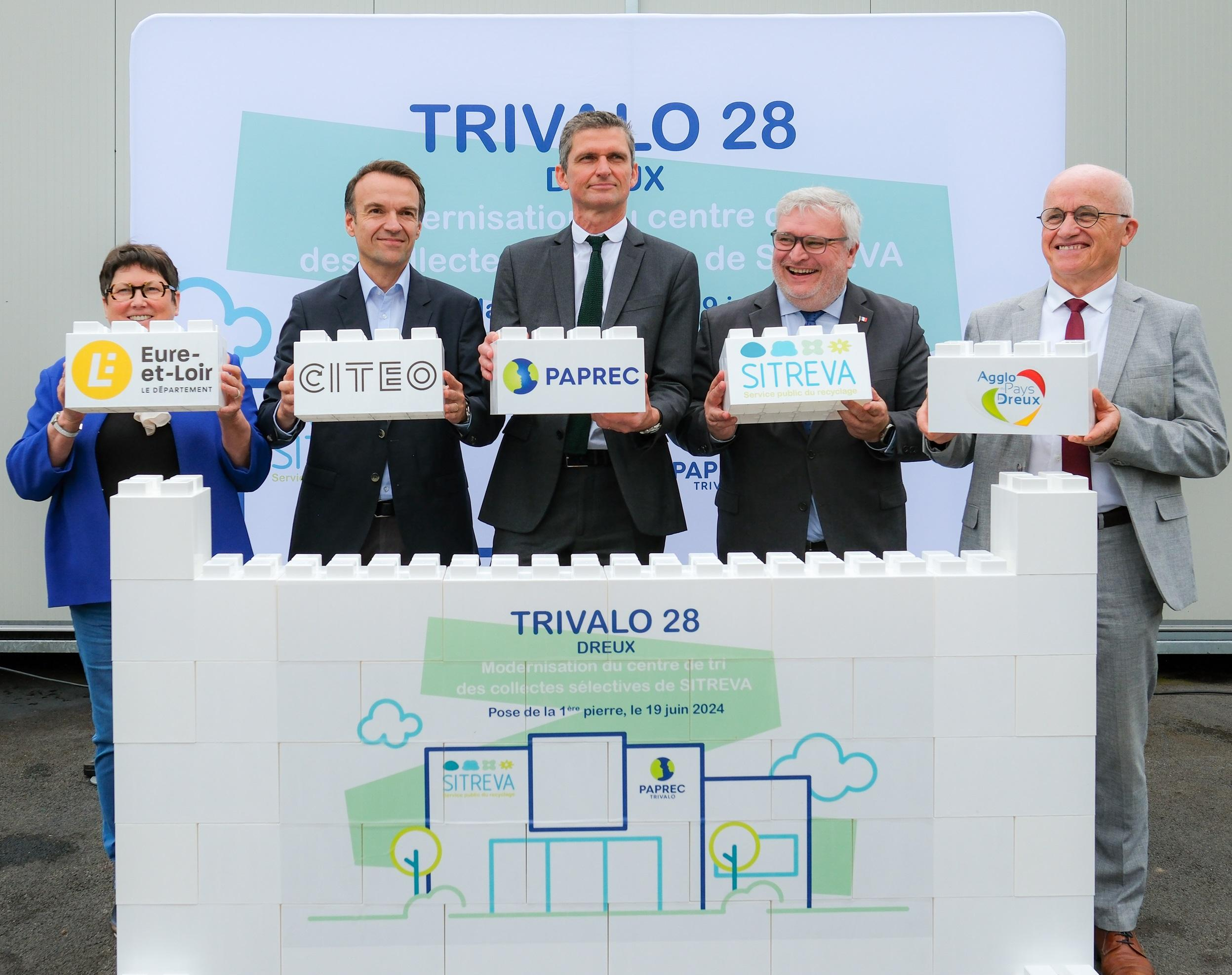 Pose de la première pierre du nouveau centre de tri